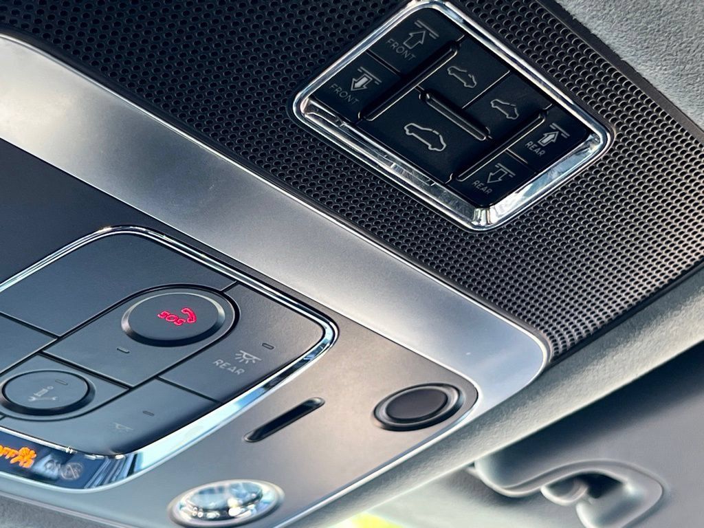 Certified 2025 Bentley Flying Spur Plug-In Hybrid w/ First Edition Specification AWD/4WD image 37