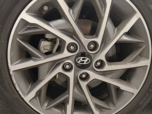 Used 2019 Hyundai Elantra Limited FWD image 31