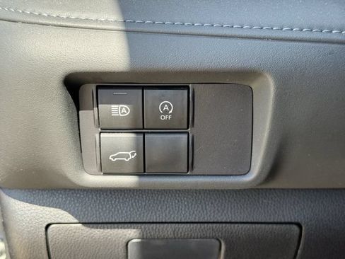Used 2023 Toyota Highlander XLE FWD image 27