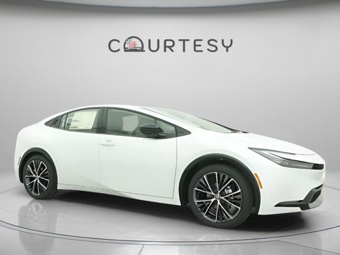 Certified 2026 Toyota Prius XLE FWD image 19