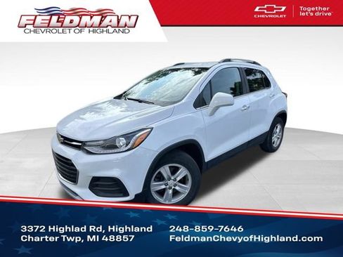 Used 2020 Chevrolet Trax LT w/ LT Convenience Package FWD image 1