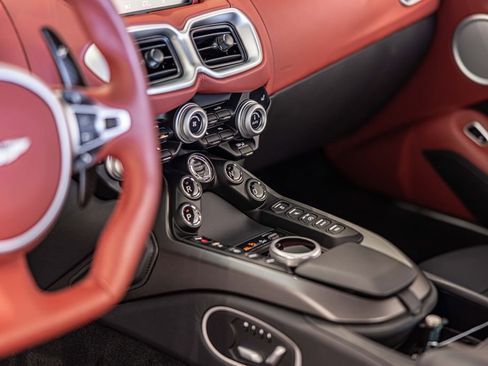 Used 2023 Aston Martin V8 Vantage Coupe RWD image 19