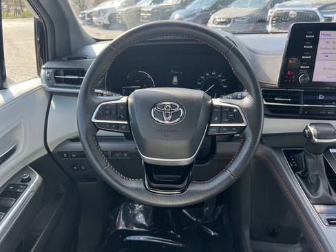 Used 2023 Toyota Sienna XSE image 16