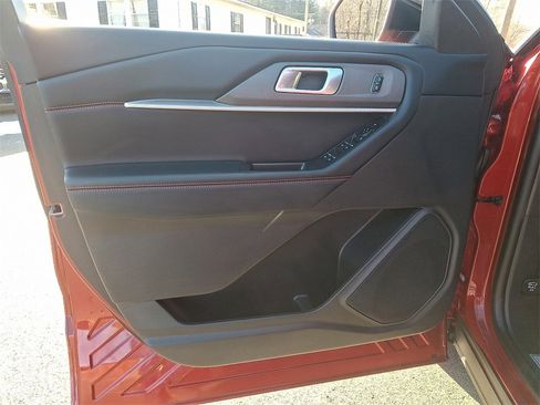 Used 2025 Ford Explorer ST-Line image 12
