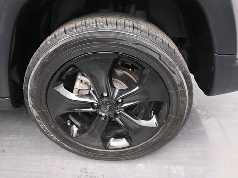 Used 2018 Jeep Compass Latitude w/ Popular Equipment Group image 20