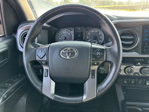 Certified 2019 Toyota Tacoma TRD Off-Road AWD/4WD image 12