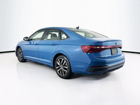 Used 2025 Volkswagen Jetta SE FWD image 5
