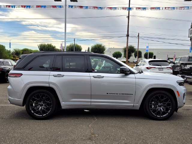 Certified 2025 Jeep Grand Cherokee Summit w/ Obsidian Package AWD/4WD image 6