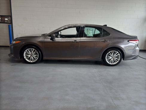 Used 2020 Toyota Camry XLE w/ Driver Assist Package FWD image 2