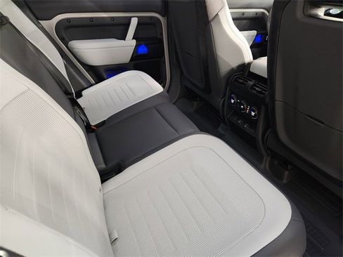 Used 2026 Land Rover Defender 110 OCTA image 31