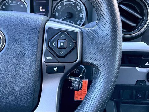 Used 2017 Toyota Tacoma SR5 w/ Tow Package image 25