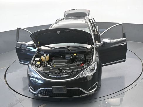 Used 2019 Chrysler Pacifica Limited image 75