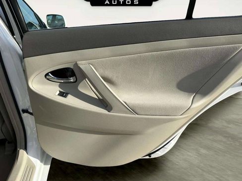 Used 2011 Toyota Camry LE image 15