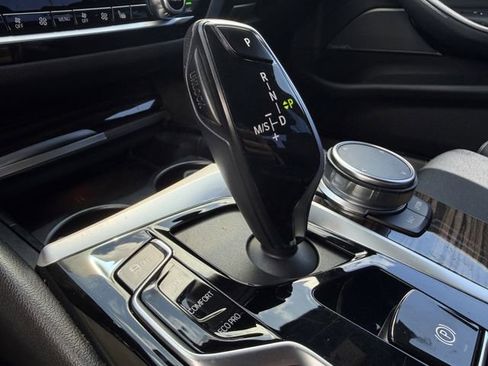 Used 2023 BMW 530i w/ Premium Package RWD image 18