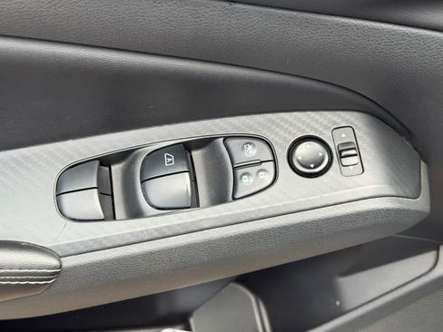 Used 2024 Nissan Altima 2.5 SV FWD image 17
