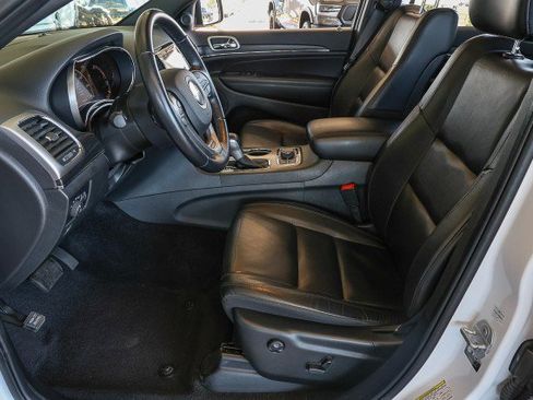 Used 2022 Jeep Grand Cherokee Limited AWD/4WD image 9