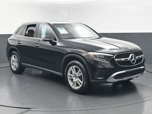 Used 2023 Mercedes-Benz GLC 300 4MATIC w/ Exclusive Trim Package image 3