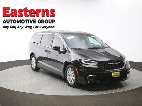 Used 2023 Chrysler Pacifica Touring-L FWD image 49