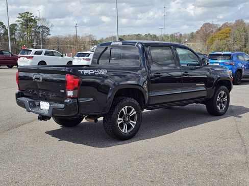 Used 2019 Toyota Tacoma TRD Sport image 8