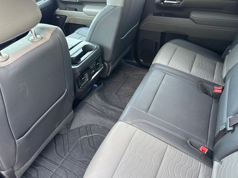 Used 2024 Chevrolet Silverado 2500 ZR2 w/ Technology Package image 12