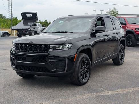 New 2026 Jeep Grand Cherokee Altitude RWD image 4
