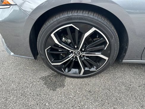 Used 2025 Nissan Altima 2.5 SR FWD image 9