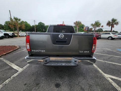 Used 2007 Nissan Frontier SE w/ SE Value Truck Pkg AWD/4WD image 9