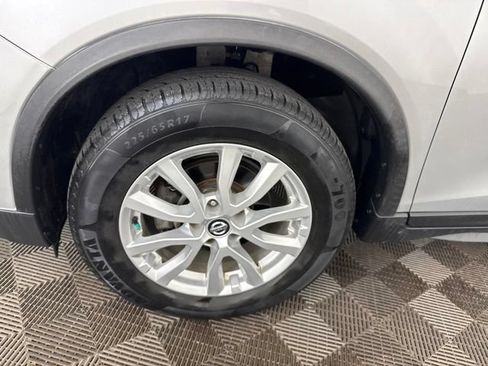 Used 2017 Nissan Rogue SV AWD/4WD image 26