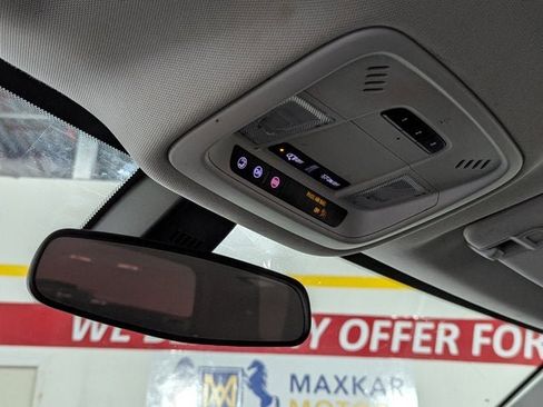 Used 2020 Chevrolet Traverse LT image 40