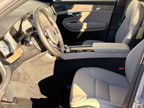 New 2026 Volvo XC90 B6 Plus w/ Protection Package Premier image 5