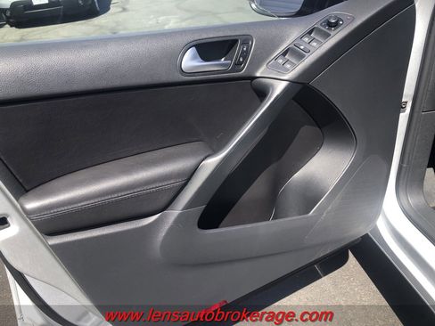 Used 2016 Volkswagen Tiguan S image 9