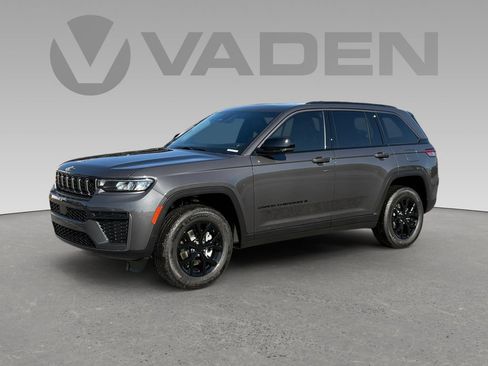 New 2026 Jeep Grand Cherokee Altitude RWD image 20