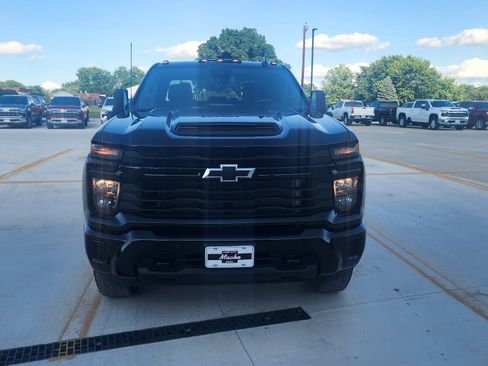 Used 2025 Chevrolet Silverado 2500 Custom w/ Custom Value Package AWD/4WD image 2