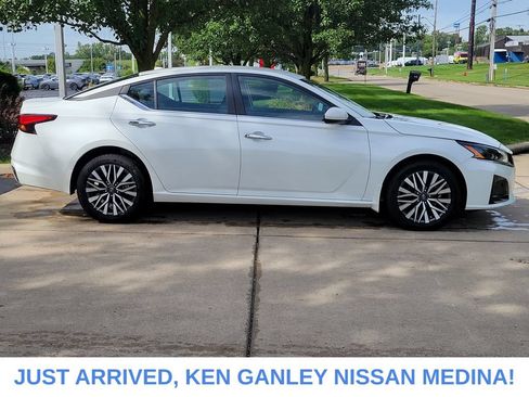 Certified 2023 Nissan Altima 2.5 SV AWD/4WD image 2