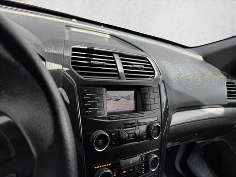 Used 2019 Ford Explorer XLT FWD image 13