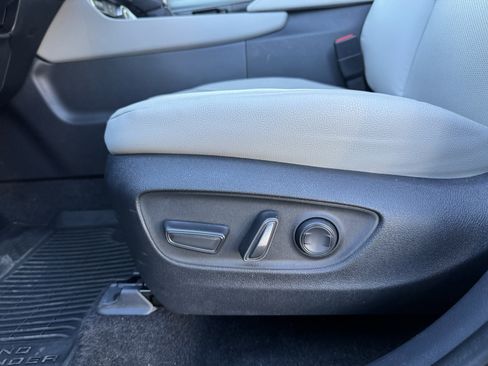 Used 2025 Toyota Grand Highlander XLE image 11