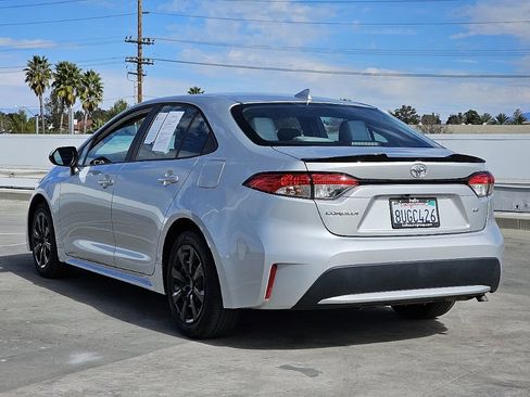 Used 2021 Toyota Corolla LE image 15