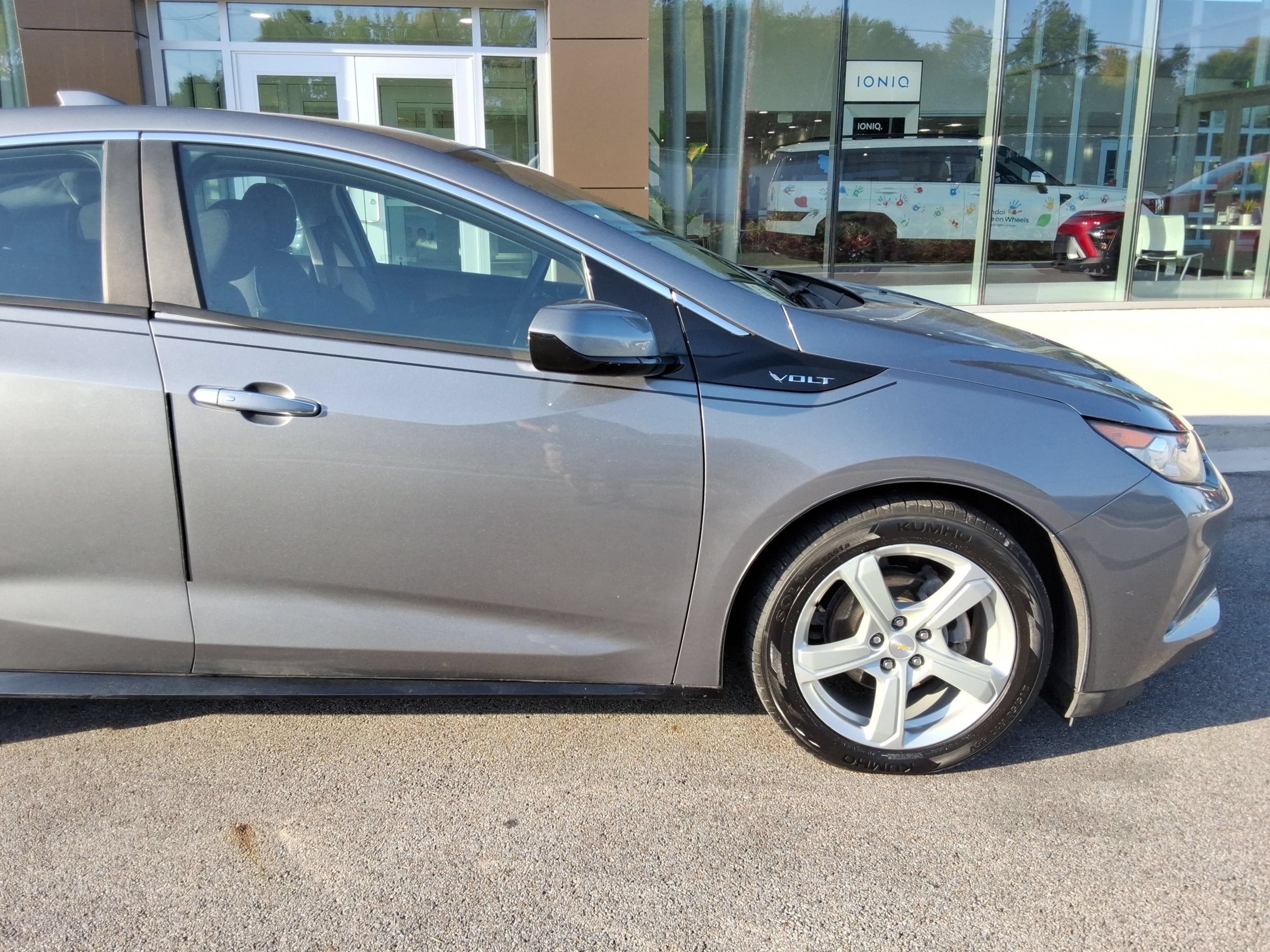 Used 2018 Chevrolet Volt LT FWD image 16