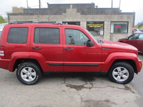Used 2010 Jeep Liberty Sport w/ Popular Equipment Group image 2