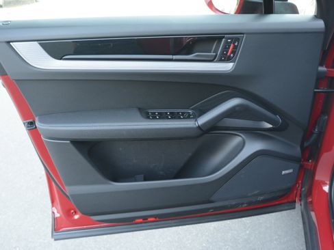 Used 2026 Porsche Cayenne S image 13