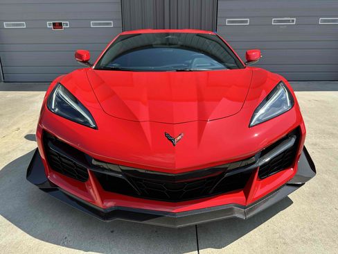 Used 2025 Chevrolet Corvette Z06 w/ Z07 Performance Package RWD image 5