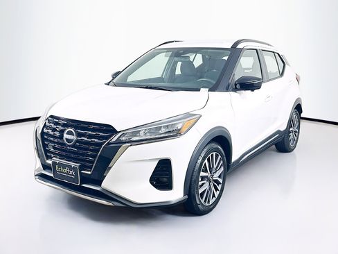 Used 2024 Nissan Kicks SR image 3