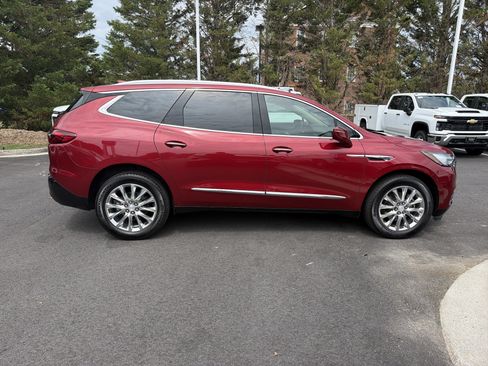 Used 2018 Buick Enclave Premium AWD/4WD image 11