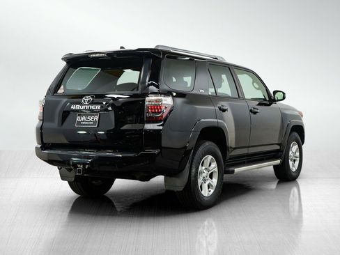 Used 2016 Toyota 4Runner SR5 AWD/4WD image 5