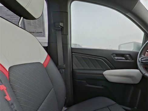 Used 2024 GMC Canyon AT4X image 28