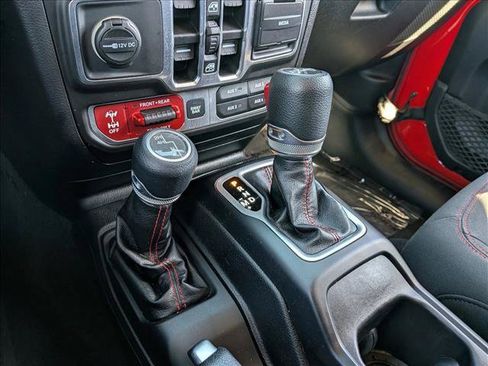 Used 2018 Jeep Wrangler Unlimited Rubicon w/ Safety Group AWD/4WD image 17