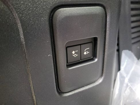 New 2026 Land Rover Defender 130 X-Dynamic SE AWD/4WD image 31