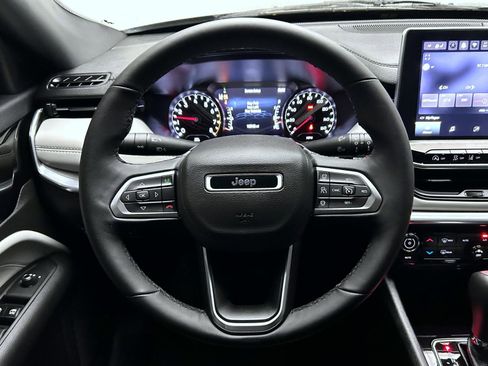 Used 2024 Jeep Compass Limited image 12