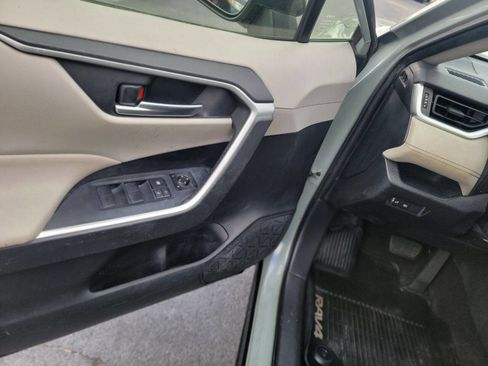 Used 2019 Toyota RAV4 XLE image 5