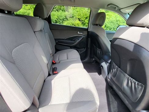 Used 2017 Hyundai Santa Fe SE FWD image 20